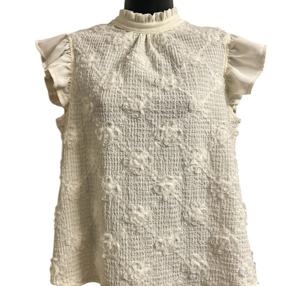Voy Women’s Cream Floral Textured Ruffle Sleeve Top Sz S - Picture 7 of 9